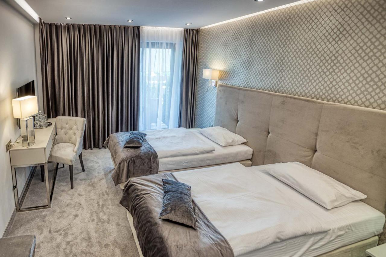 Hotel Bialy Dom Рибник Екстериор снимка